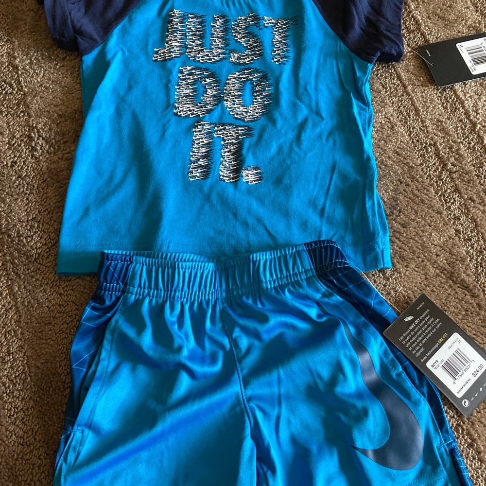 Nike boys size 2T t shirt and shorts new with tags